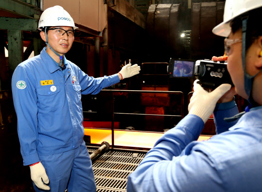 포스튜브 촬영 권영국 명장 현장 <포스코 제공>